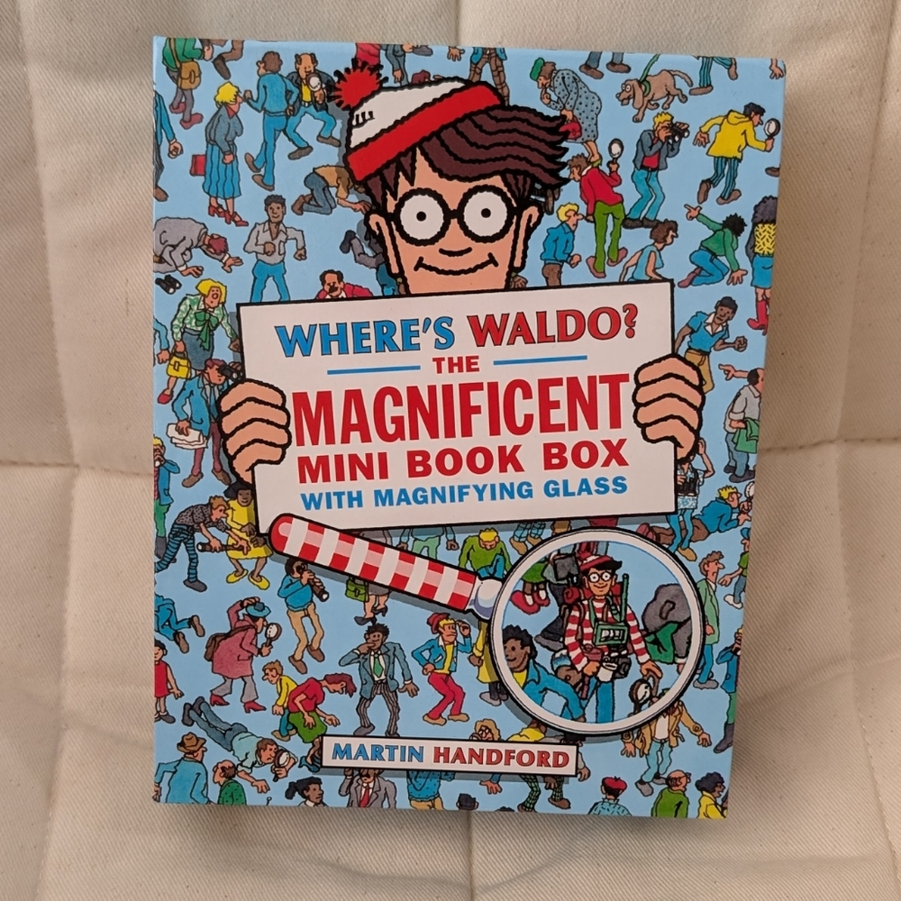 NWT Where's Waldo? Mini Book Box Set with Magnifying Glass